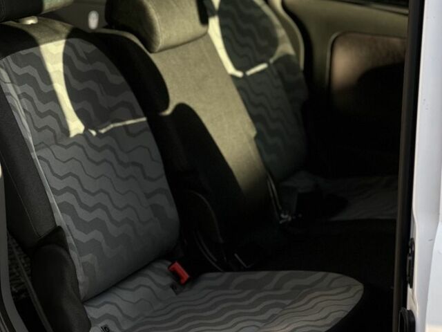 Білий Опель Комбо вант.-пас., об'ємом двигуна 1.7 л та пробігом 300 тис. км за 3400 $, фото 4 на Automoto.ua