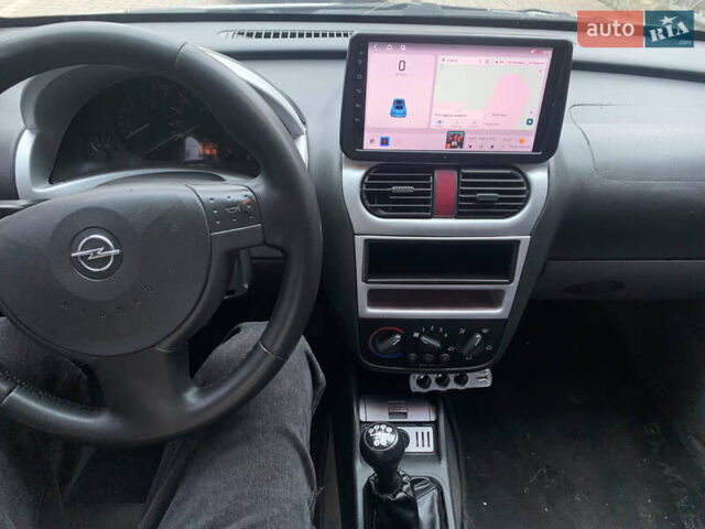 Білий Опель Комбо вант.-пас., об'ємом двигуна 1.69 л та пробігом 500 тис. км за 2750 $, фото 8 на Automoto.ua