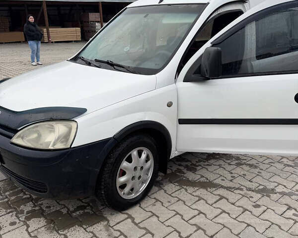 Белый Опель Комбо груз.-пасс., объемом двигателя 1.7 л и пробегом 350 тыс. км за 3500 $, фото 5 на Automoto.ua
