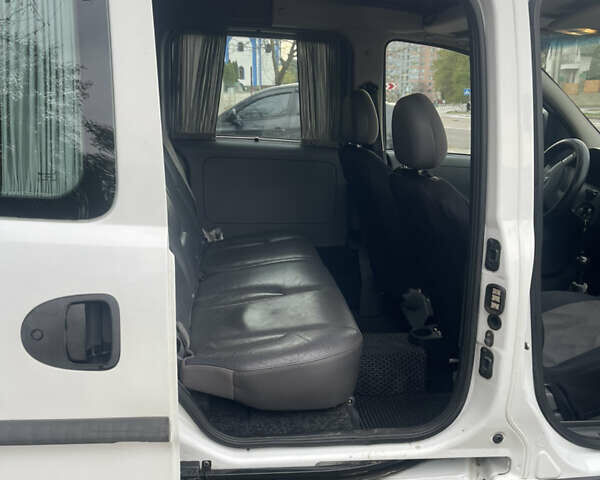 Белый Опель Комбо груз.-пасс., объемом двигателя 1.69 л и пробегом 185 тыс. км за 3200 $, фото 6 на Automoto.ua