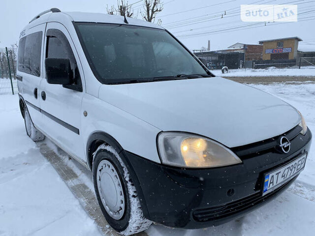 Білий Опель Комбо вант.-пас., об'ємом двигуна 1.7 л та пробігом 280 тис. км за 3150 $, фото 40 на Automoto.ua