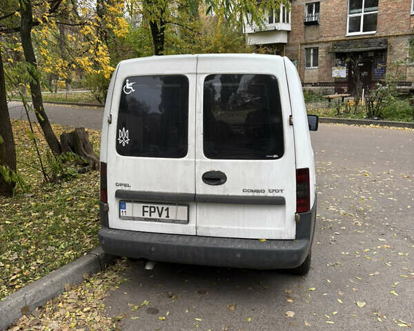 Белый Опель Комбо груз.-пасс., объемом двигателя 1.7 л и пробегом 387 тыс. км за 2400 $, фото 3 на Automoto.ua