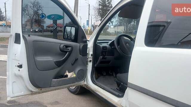 Белый Опель Комбо груз.-пасс., объемом двигателя 1.7 л и пробегом 310 тыс. км за 2350 $, фото 6 на Automoto.ua