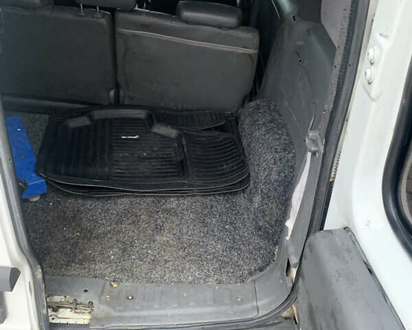 Білий Опель Комбо вант.-пас., об'ємом двигуна 1.69 л та пробігом 500 тис. км за 2750 $, фото 7 на Automoto.ua