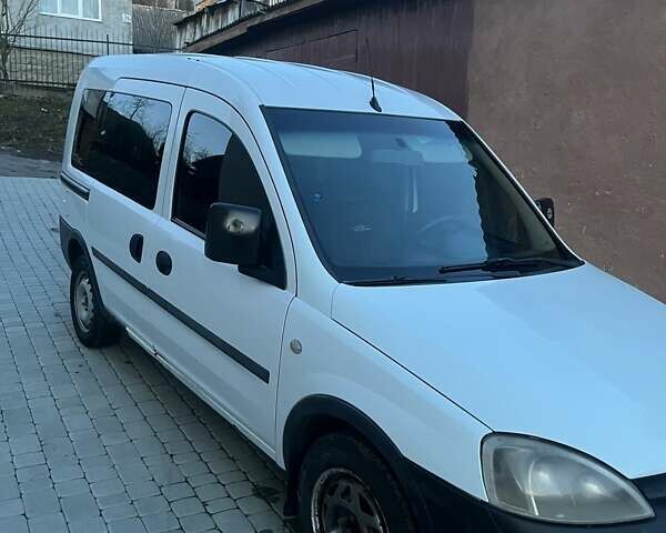 Белый Опель Комбо груз.-пасс., объемом двигателя 1.6 л и пробегом 265 тыс. км за 3800 $, фото 4 на Automoto.ua