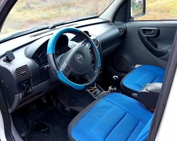Білий Опель Комбо вант.-пас., об'ємом двигуна 1.7 л та пробігом 318 тис. км за 4200 $, фото 7 на Automoto.ua