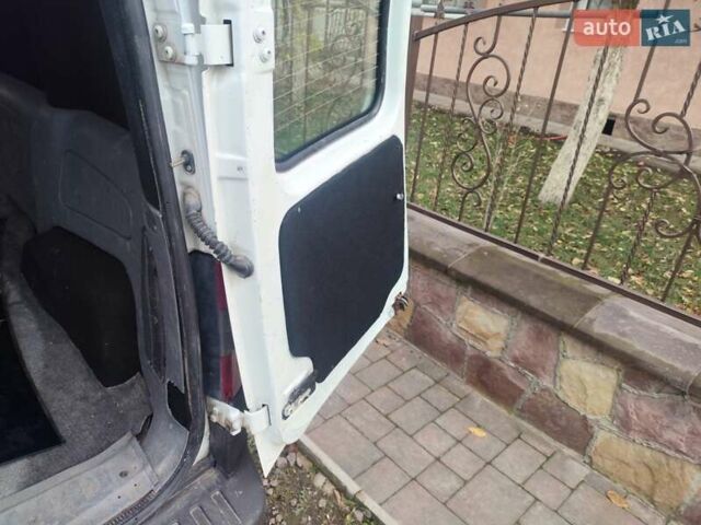 Белый Опель Комбо груз.-пасс., объемом двигателя 1.69 л и пробегом 235 тыс. км за 1998 $, фото 3 на Automoto.ua