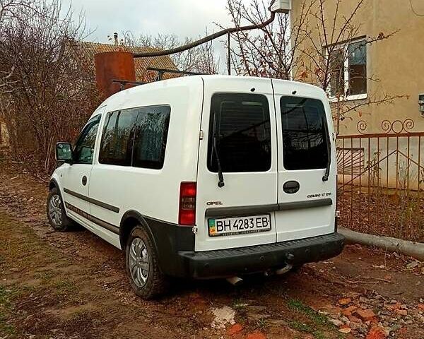 Білий Опель Комбо вант.-пас., об'ємом двигуна 1.7 л та пробігом 318 тис. км за 4200 $, фото 2 на Automoto.ua