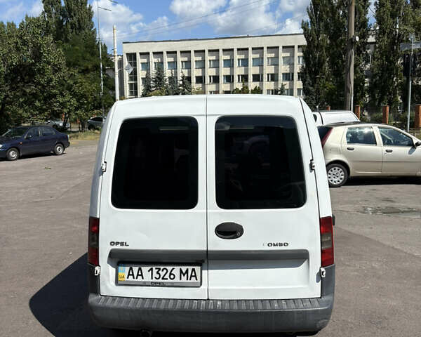 Белый Опель Комбо груз.-пасс., объемом двигателя 1.7 л и пробегом 537 тыс. км за 3900 $, фото 6 на Automoto.ua