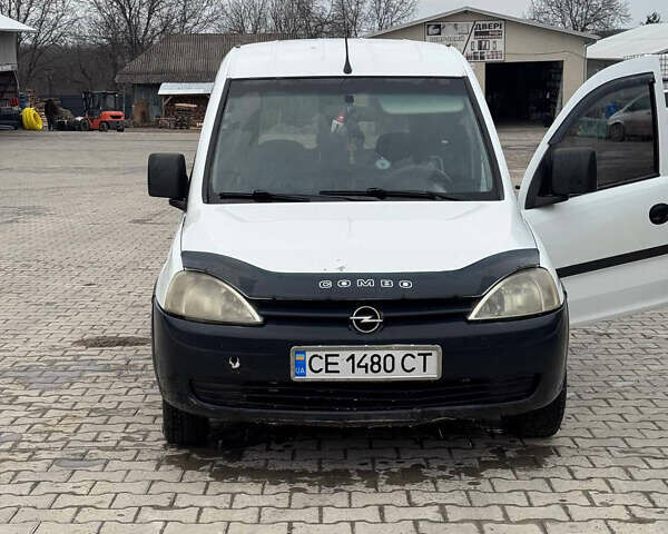 Белый Опель Комбо груз.-пасс., объемом двигателя 1.7 л и пробегом 350 тыс. км за 3500 $, фото 1 на Automoto.ua
