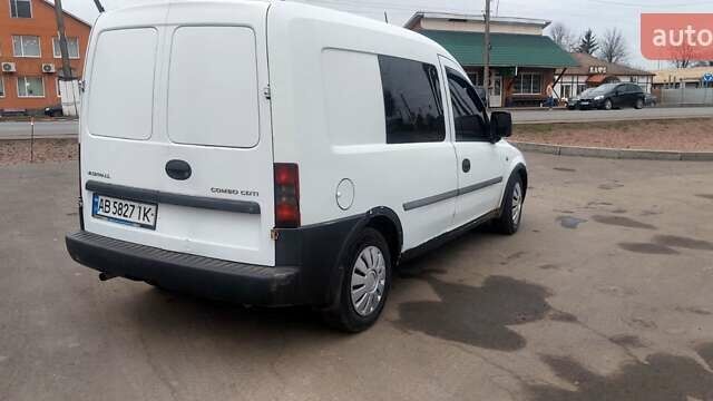 Белый Опель Комбо груз.-пасс., объемом двигателя 1.7 л и пробегом 310 тыс. км за 2350 $, фото 3 на Automoto.ua