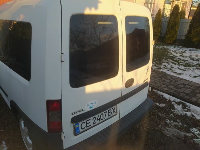Белый Опель Комбо груз.-пасс., объемом двигателя 1.6 л и пробегом 385 тыс. км за 3300 $, фото 2 на Automoto.ua