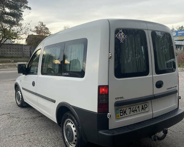 Белый Опель Комбо груз.-пасс., объемом двигателя 1.69 л и пробегом 185 тыс. км за 3200 $, фото 3 на Automoto.ua