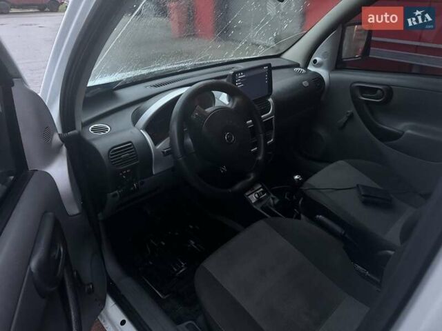 Опель Комбо груз.-пасс. 2003 в Калуше на Automoto.ua Белый Опель Комбо груз.-пасс., объемом двигателя 1.69 л и пробегом 350 тыс. км за 3888 $, фото 14 на Automoto.ua