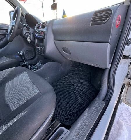 Белый Опель Комбо груз.-пасс., объемом двигателя 1.69 л и пробегом 303 тыс. км за 3000 $, фото 16 на Automoto.ua