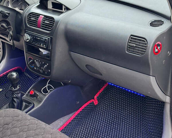 Белый Опель Комбо груз.-пасс., объемом двигателя 1.7 л и пробегом 350 тыс. км за 3500 $, фото 9 на Automoto.ua