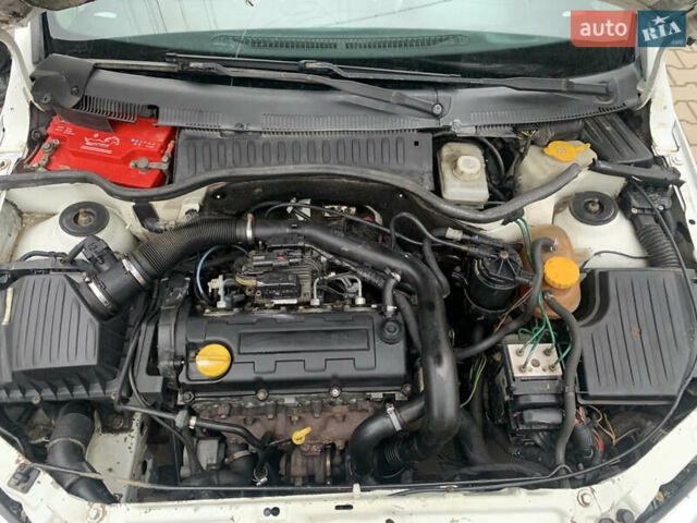 Білий Опель Комбо вант.-пас., об'ємом двигуна 1.69 л та пробігом 500 тис. км за 2750 $, фото 10 на Automoto.ua