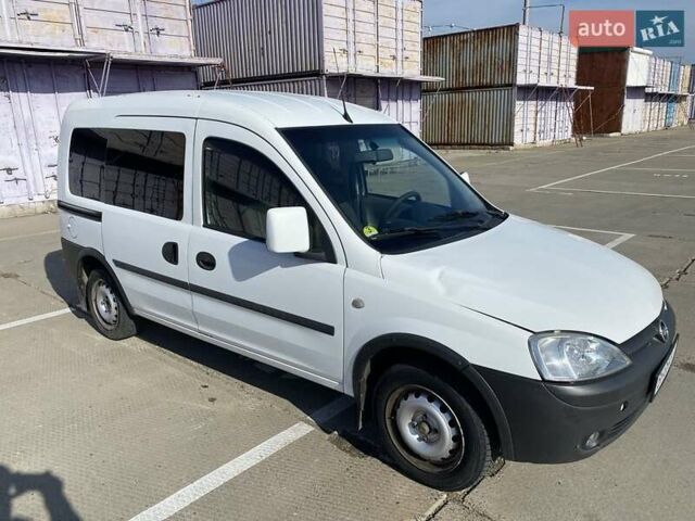 Белый Опель Комбо груз.-пасс., объемом двигателя 1.7 л и пробегом 442 тыс. км за 3300 $, фото 12 на Automoto.ua