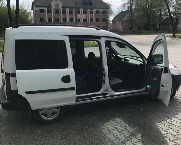 Белый Опель Комбо груз.-пасс., объемом двигателя 1.7 л и пробегом 210 тыс. км за 2950 $, фото 3 на Automoto.ua