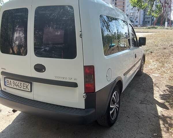 Білий Опель Комбо вант.-пас., об'ємом двигуна 1.69 л та пробігом 350 тис. км за 3500 $, фото 3 на Automoto.ua