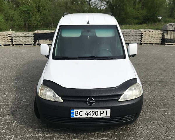 Белый Опель Комбо груз.-пасс., объемом двигателя 1.7 л и пробегом 210 тыс. км за 2950 $, фото 1 на Automoto.ua