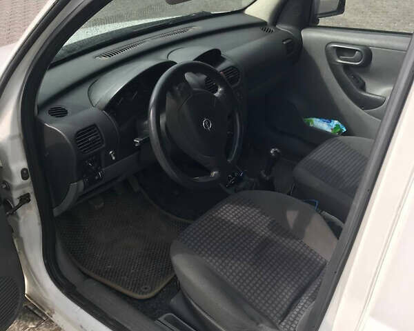 Белый Опель Комбо груз.-пасс., объемом двигателя 1.7 л и пробегом 210 тыс. км за 2950 $, фото 6 на Automoto.ua