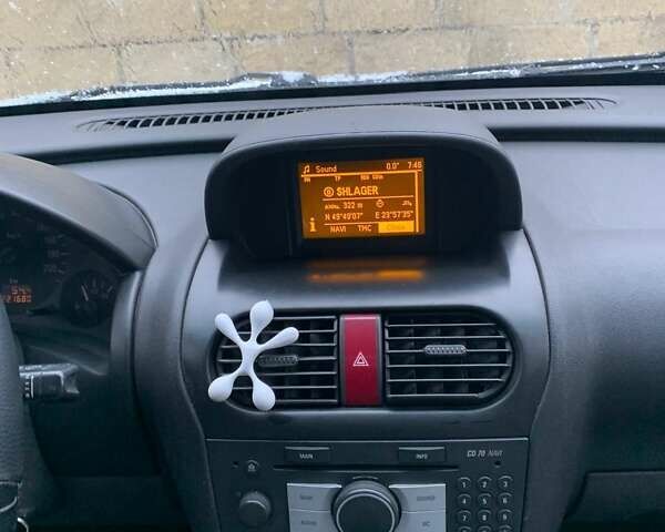 Белый Опель Комбо груз.-пасс., объемом двигателя 1.3 л и пробегом 150 тыс. км за 4200 $, фото 3 на Automoto.ua