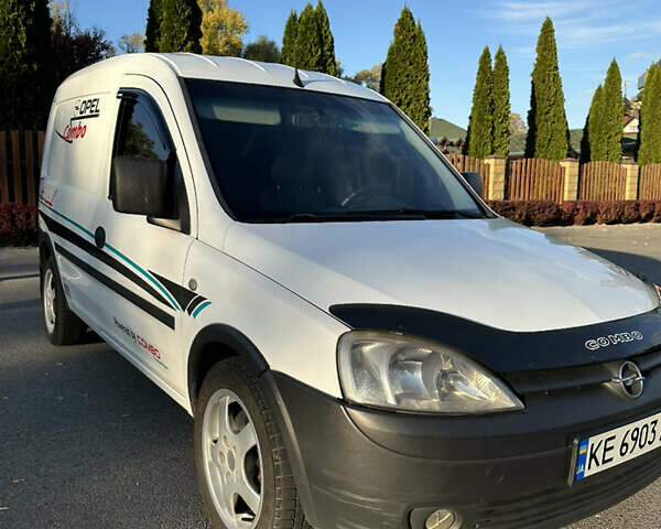 Белый Опель Комбо груз.-пасс., объемом двигателя 1.69 л и пробегом 274 тыс. км за 4800 $, фото 7 на Automoto.ua