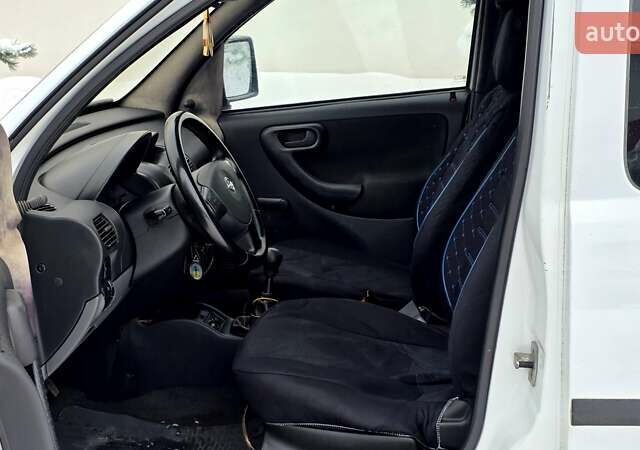 Белый Опель Комбо груз.-пасс., объемом двигателя 1.7 л и пробегом 379 тыс. км за 3550 $, фото 21 на Automoto.ua