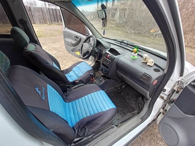 Белый Опель Комбо груз.-пасс., объемом двигателя 1.7 л и пробегом 227 тыс. км за 3700 $, фото 8 на Automoto.ua