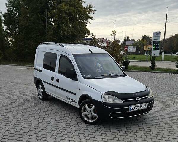 Белый Опель Комбо груз.-пасс., объемом двигателя 1.3 л и пробегом 280 тыс. км за 3100 $, фото 2 на Automoto.ua