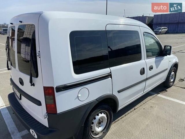 Белый Опель Комбо груз.-пасс., объемом двигателя 1.7 л и пробегом 442 тыс. км за 3300 $, фото 1 на Automoto.ua