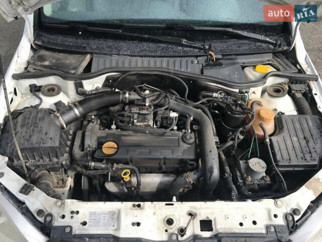 Белый Опель Комбо груз.-пасс., объемом двигателя 1.7 л и пробегом 210 тыс. км за 2950 $, фото 13 на Automoto.ua