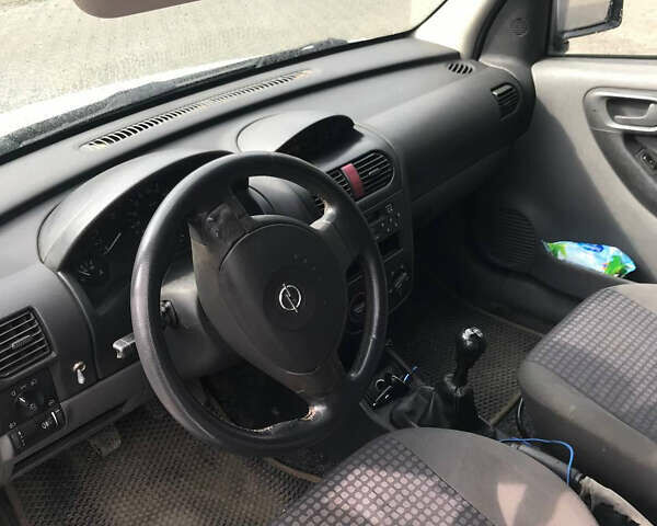 Белый Опель Комбо груз.-пасс., объемом двигателя 1.7 л и пробегом 210 тыс. км за 2950 $, фото 9 на Automoto.ua