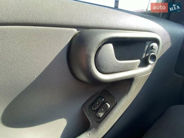 Белый Опель Комбо груз.-пасс., объемом двигателя 1.7 л и пробегом 442 тыс. км за 3300 $, фото 8 на Automoto.ua