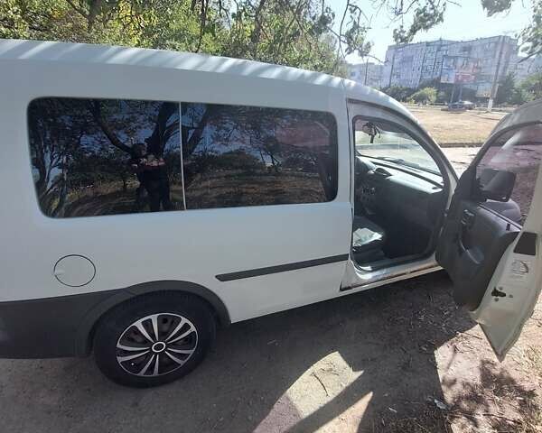 Білий Опель Комбо вант.-пас., об'ємом двигуна 1.69 л та пробігом 350 тис. км за 3500 $, фото 1 на Automoto.ua