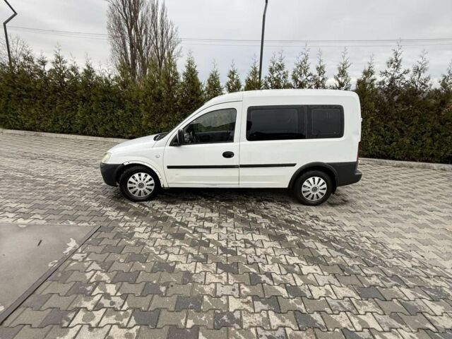 Белый Опель Комбо груз.-пасс., объемом двигателя 0 л и пробегом 260 тыс. км за 2700 $, фото 2 на Automoto.ua