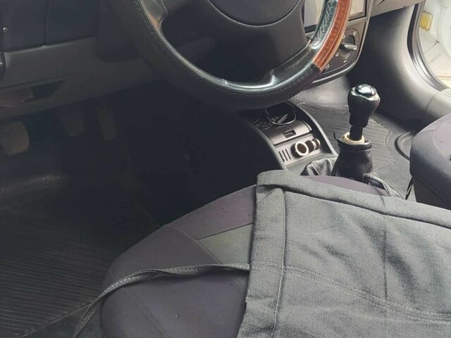 Белый Опель Комбо груз.-пасс., объемом двигателя 1.2 л и пробегом 300 тыс. км за 3950 $, фото 8 на Automoto.ua