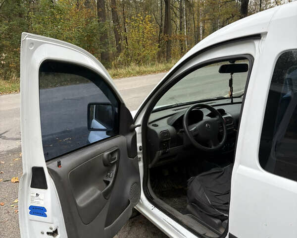 Білий Опель Комбо вант.-пас., об'ємом двигуна 1.3 л та пробігом 285 тис. км за 3600 $, фото 5 на Automoto.ua