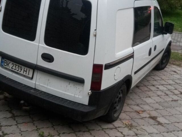 Белый Опель Комбо груз.-пасс., объемом двигателя 1.7 л и пробегом 370 тыс. км за 2800 $, фото 1 на Automoto.ua