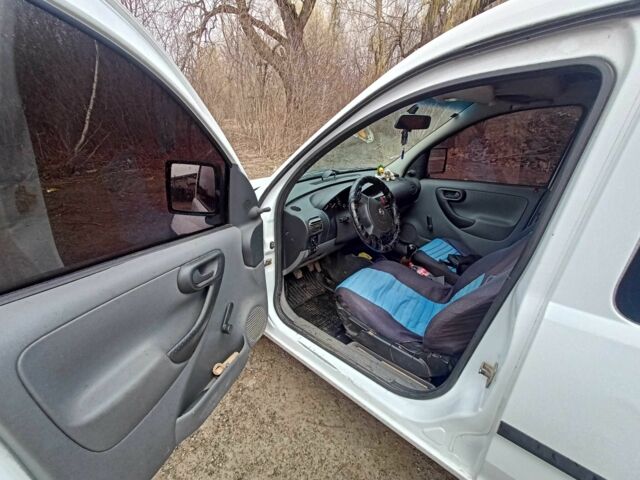 Белый Опель Комбо груз.-пасс., объемом двигателя 1.7 л и пробегом 227 тыс. км за 3700 $, фото 11 на Automoto.ua