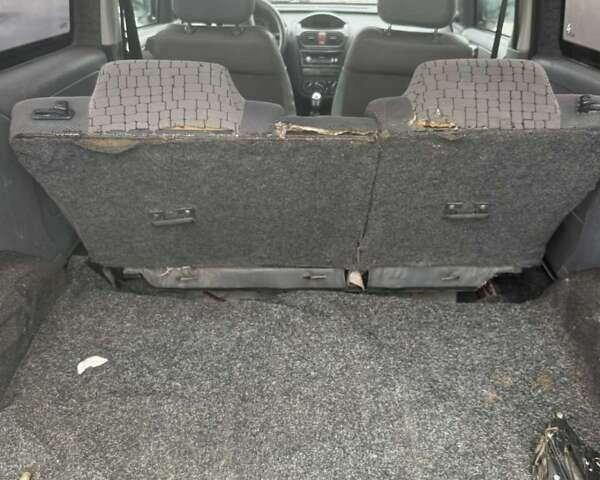 Белый Опель Комбо груз.-пасс., объемом двигателя 1.3 л и пробегом 267 тыс. км за 2700 $, фото 7 на Automoto.ua