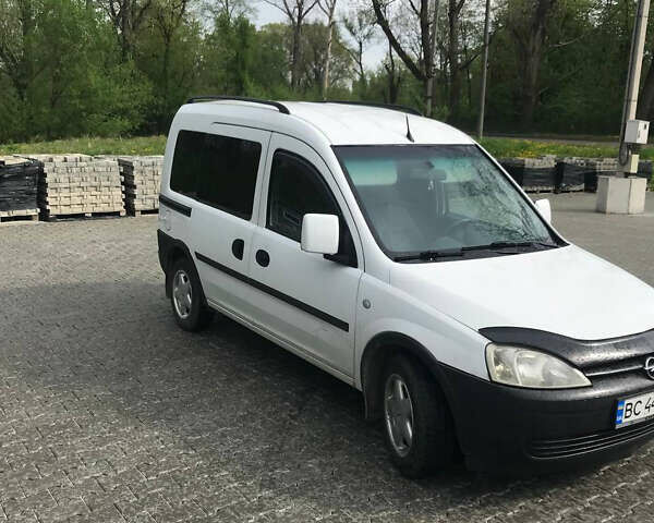 Белый Опель Комбо груз.-пасс., объемом двигателя 1.7 л и пробегом 210 тыс. км за 2950 $, фото 2 на Automoto.ua