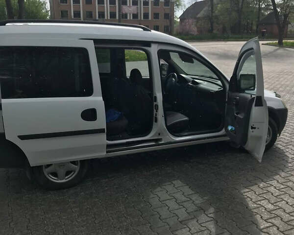 Белый Опель Комбо груз.-пасс., объемом двигателя 1.7 л и пробегом 210 тыс. км за 2950 $, фото 7 на Automoto.ua