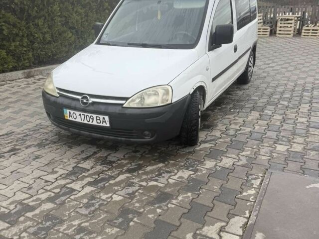 Белый Опель Комбо груз.-пасс., объемом двигателя 0 л и пробегом 260 тыс. км за 2700 $, фото 1 на Automoto.ua