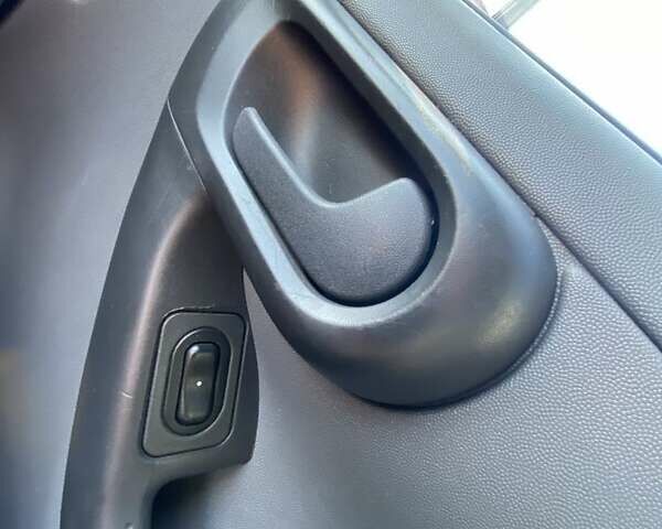 Белый Опель Комбо груз.-пасс., объемом двигателя 1.7 л и пробегом 442 тыс. км за 3300 $, фото 11 на Automoto.ua