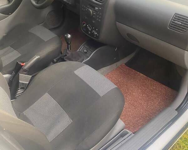 Белый Опель Комбо груз.-пасс., объемом двигателя 1.7 л и пробегом 448 тыс. км за 3100 $, фото 5 на Automoto.ua