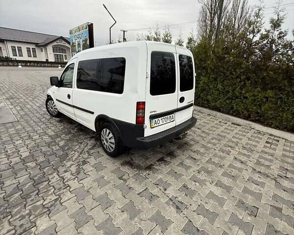 Белый Опель Комбо груз.-пасс., объемом двигателя 1.3 л и пробегом 267 тыс. км за 2700 $, фото 4 на Automoto.ua