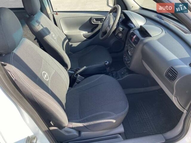 Белый Опель Комбо груз.-пасс., объемом двигателя 1.7 л и пробегом 442 тыс. км за 3300 $, фото 6 на Automoto.ua