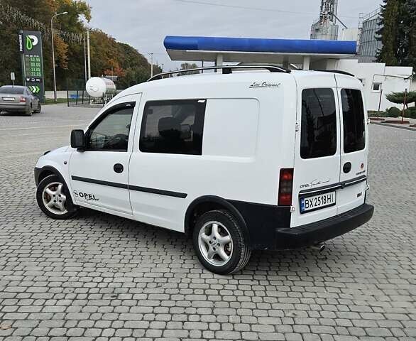 Белый Опель Комбо груз.-пасс., объемом двигателя 1.3 л и пробегом 280 тыс. км за 3100 $, фото 4 на Automoto.ua